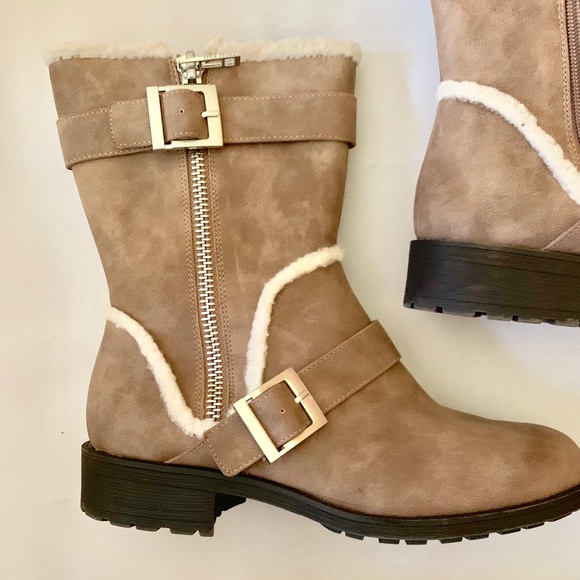 🥾 LIKE NEW WOMENS BOOTS size 8 1/2 🥾 - Picture 3 of 4